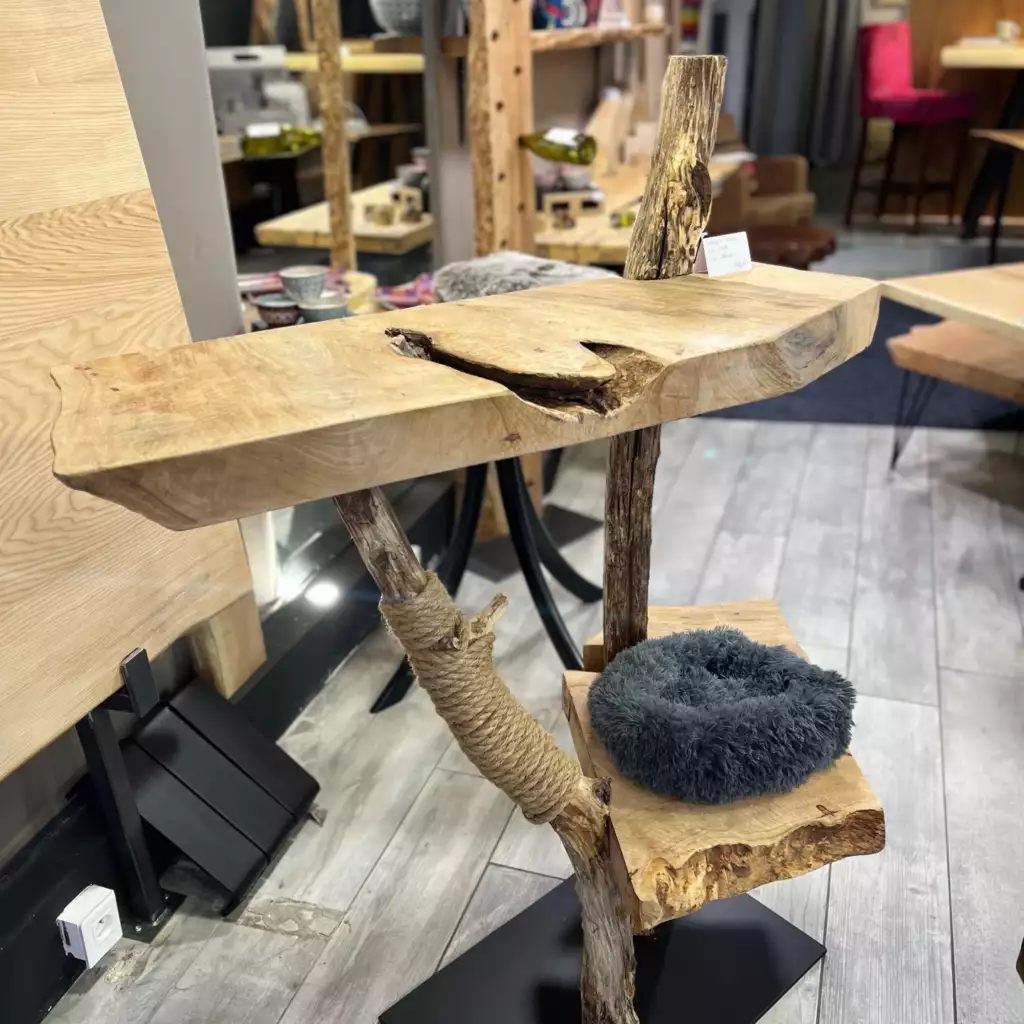 Arbre à chat avec corde en chanvre et base en acier noir – Mazawoo