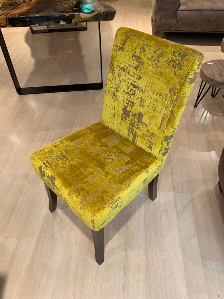 Chaise Dijon en tissu personnalisable avec piétement bois clair