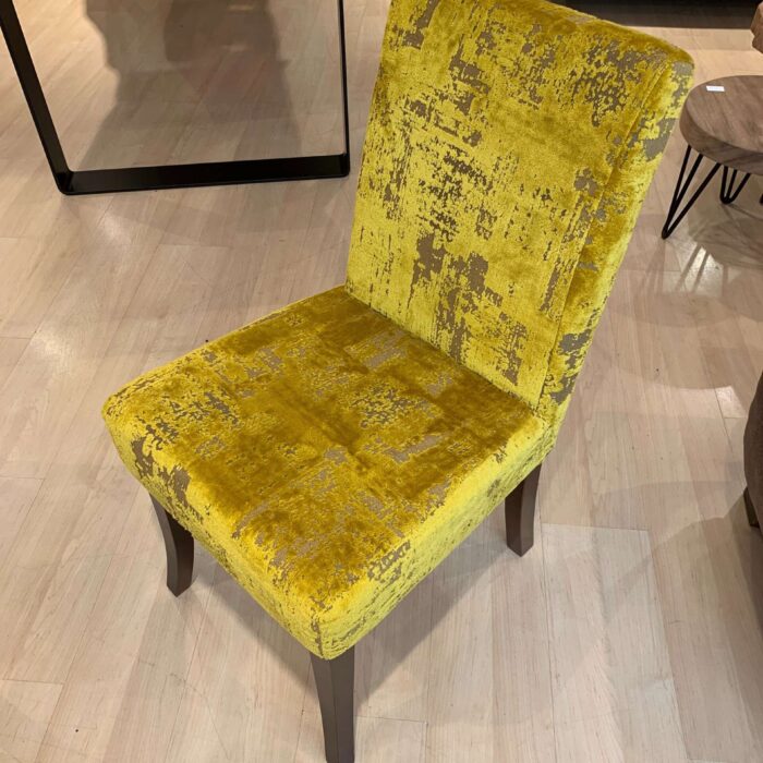 Chaise Dijon en tissu personnalisable avec piétement bois clair