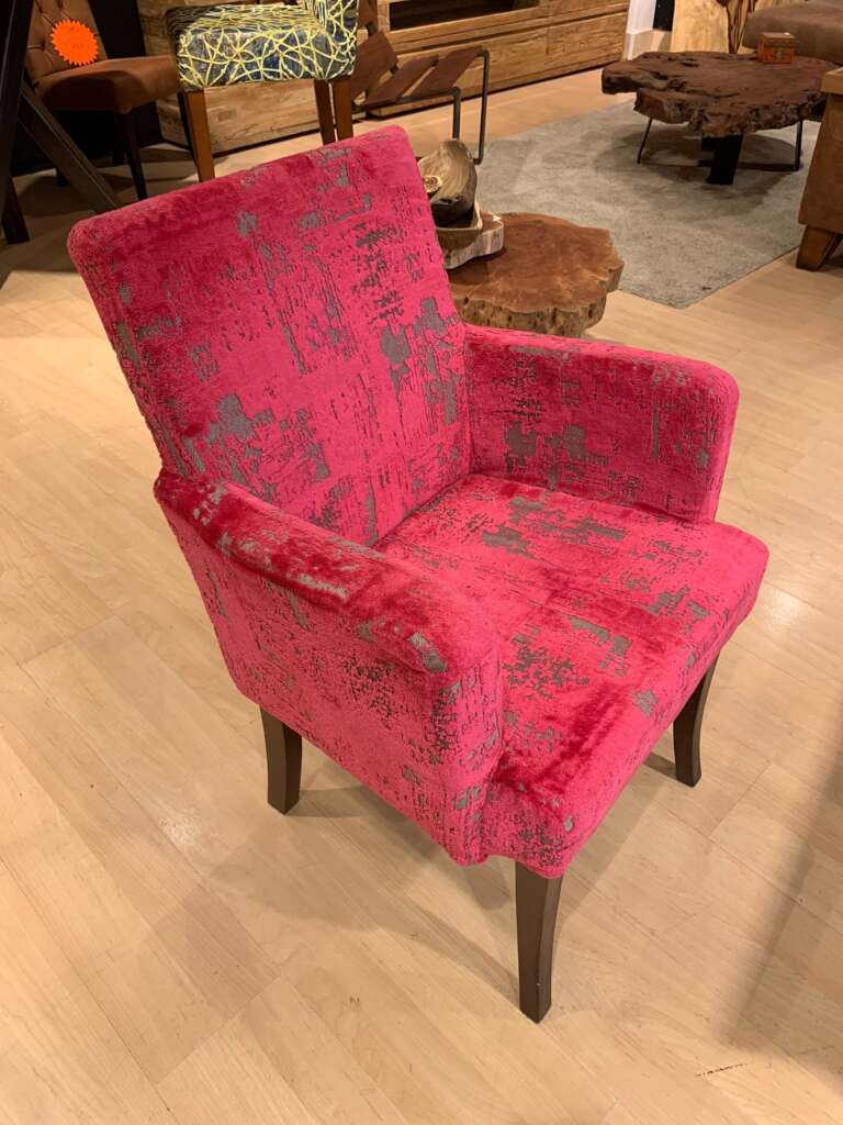 Fauteuil Dijon en tissu velours avec accoudoirs, piétement bois clair