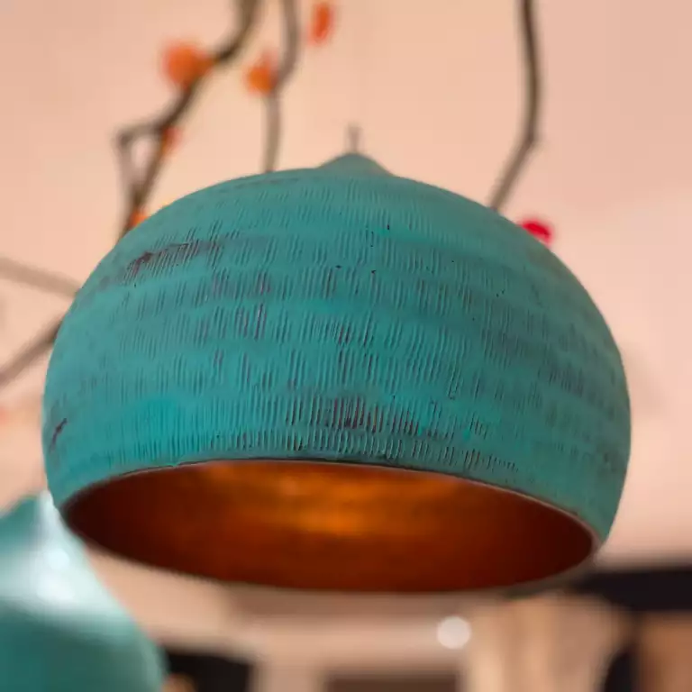 Lampe turquoise en cuivre martelé pour salon – Mazawood