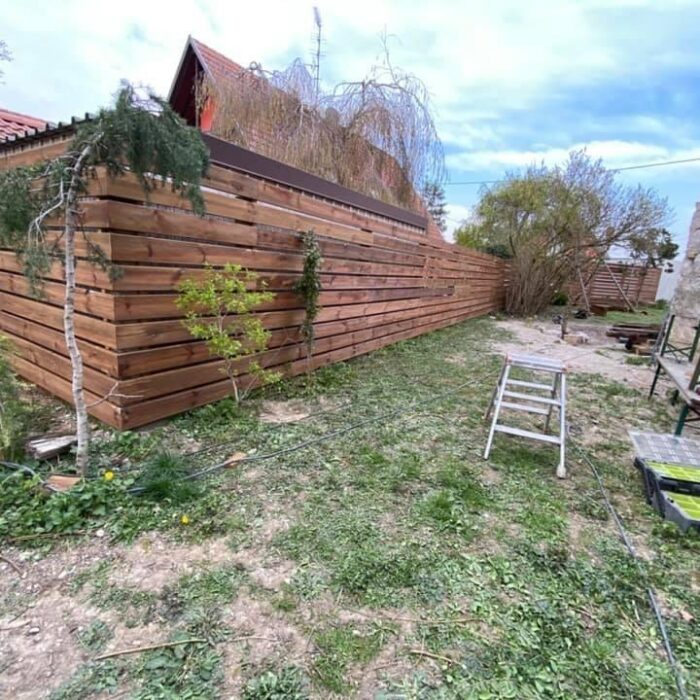 Bardage sur mesure en bois naturel posé à claire-voie