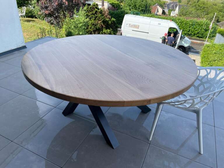 Table à manger ronde 8 personnes en bois naturel et métal