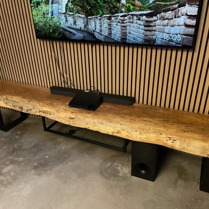 Meuble TV en manguier massif avec piétement acier noir en U