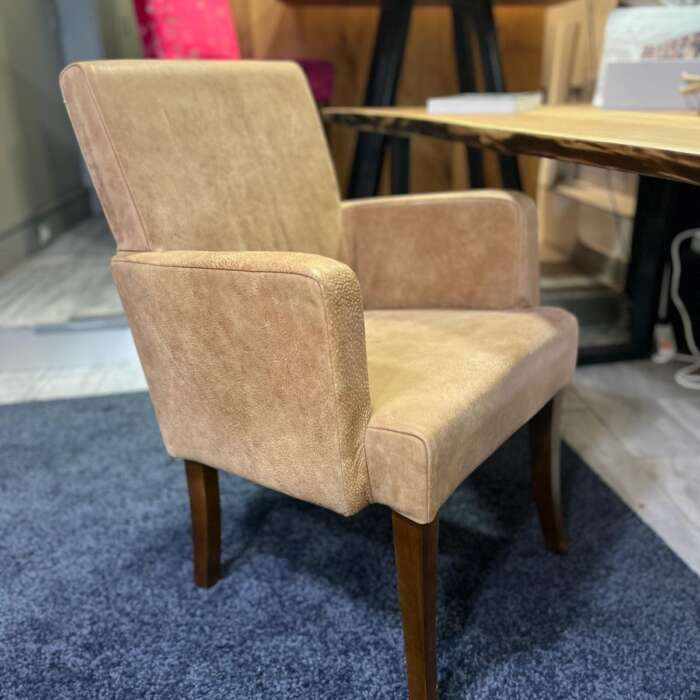 Fauteuil modèle Dijon en tissu haut de gamme