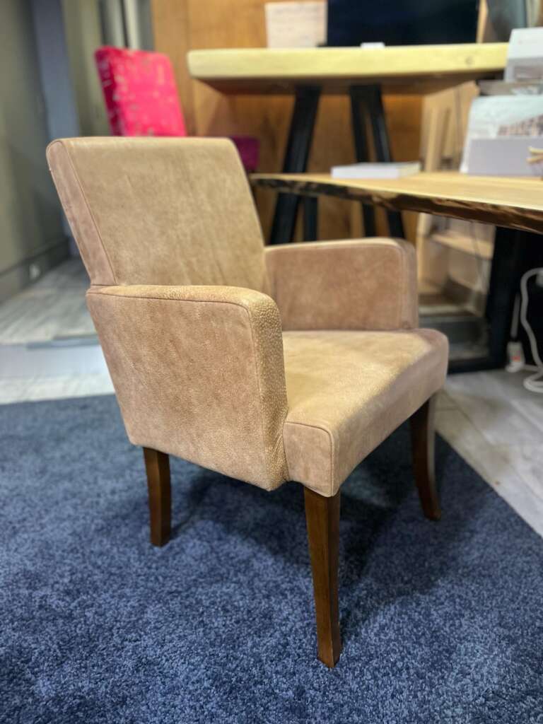 Fauteuil modèle Dijon en tissu haut de gamme