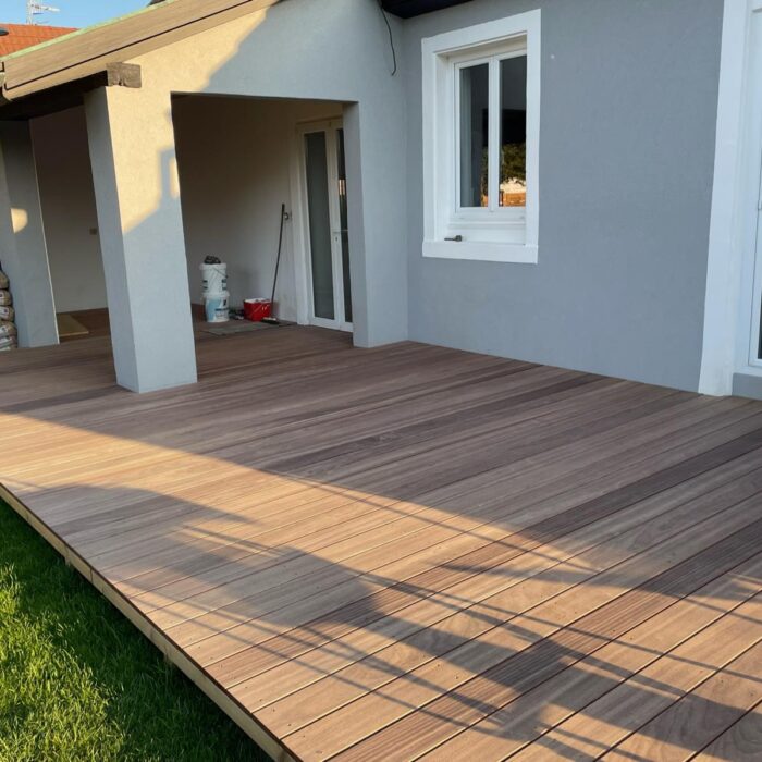 Terrasse en bois exotique sur mesure avec finition naturelle
