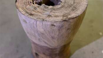 Tabouret artisanal en bois massif, hauteur 38 cm