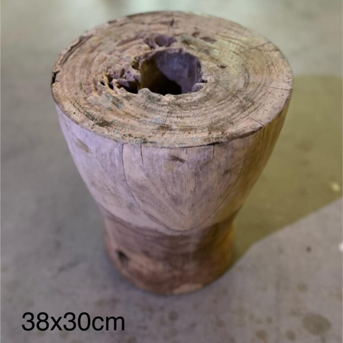 Tabouret artisanal en bois massif, hauteur 38 cm