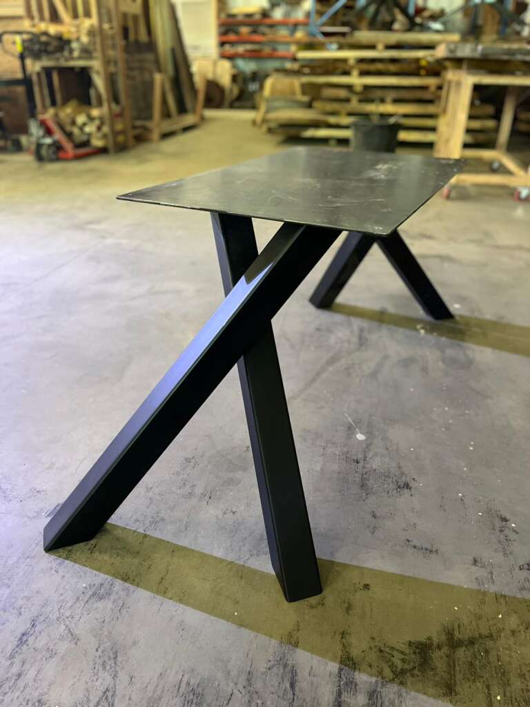 Base pour table à manger 4 bras entrecroisés en acier – Mazawood - Menuiserie