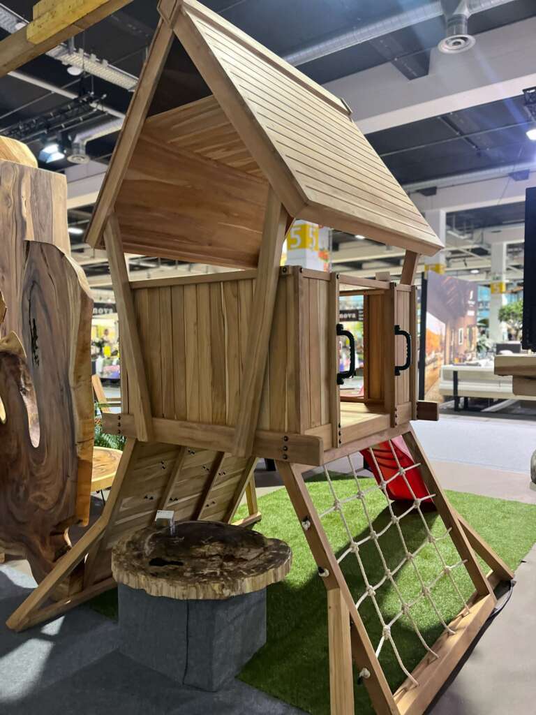 Aire de jeux design naturel et fabrication locale pour jardin