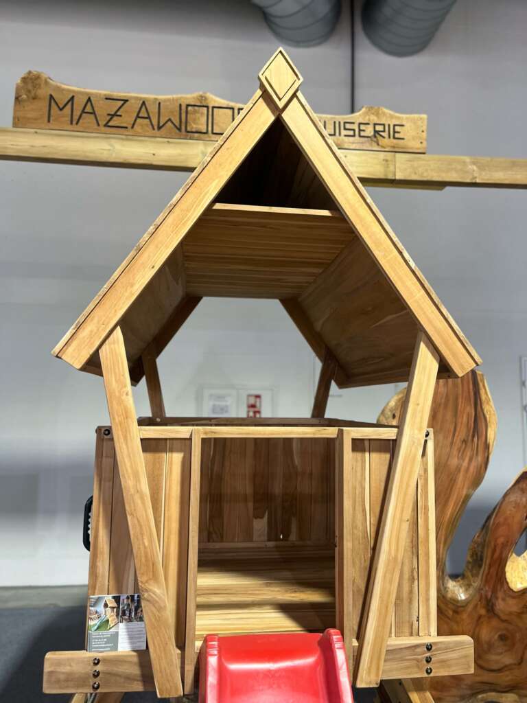 Aire de jeux design naturel et fabrication locale pour jardin