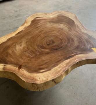 Table basse suar A11 forme organique veinage doux Mazawood