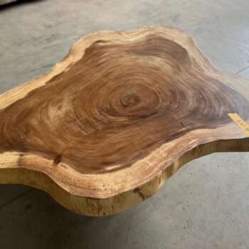 Table basse suar A11 forme organique veinage doux Mazawood