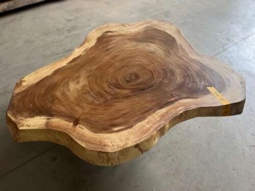 Table basse suar A11 forme organique veinage doux Mazawood