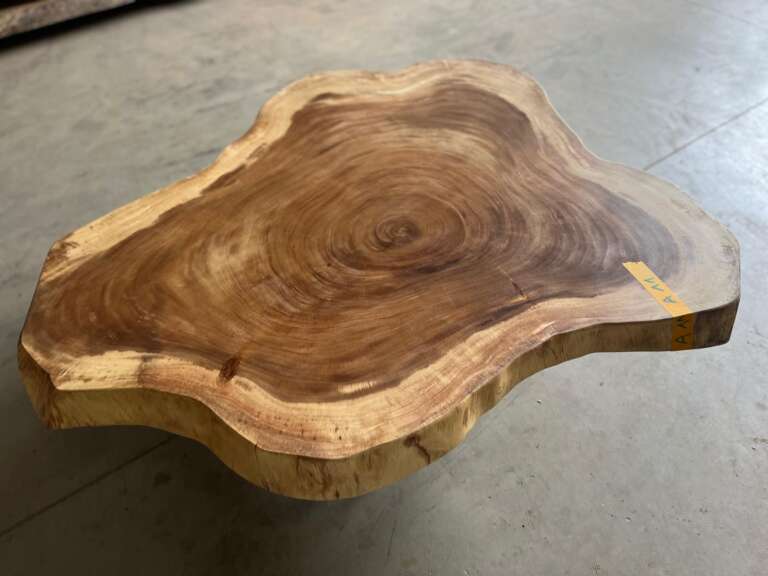 Table basse suar A11 forme organique veinage doux Mazawood