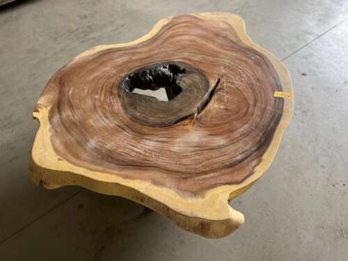 Table A26 en bois suar massif ajouré, design organique Mazawood