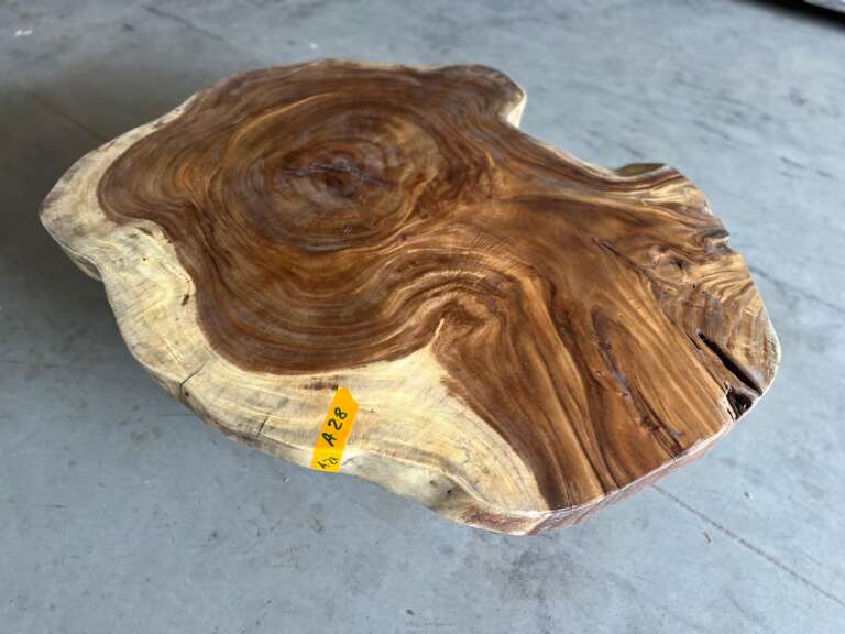 Table basse A28 en bois suar massif avec formes organiques Mazawood