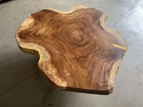 Plateau de table basse A9 en suar avec veinage hypnotique — Mazawood