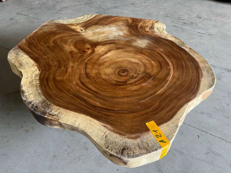 Table A21 en suar massif cernes visibles bois exotique Mazawood