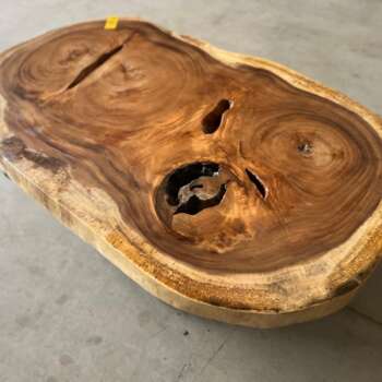 Table basse suar A22 plateau avec cavités centrales sculptées Mazawood
