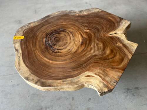Table basse suar A24 plateau organique aux cernes marqués Mazawood