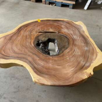 Table basse suar A26 plateau avec trou central et veinage naturel Mazawood
