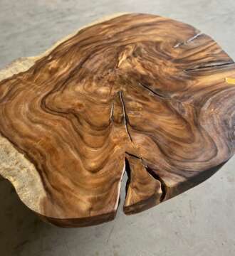 Table basse suar A27 avec fissures naturelles et veinage contrasté Mazawood