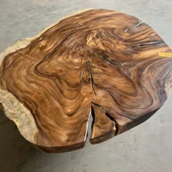 Table basse suar A27 avec fissures naturelles et veinage contrasté Mazawood