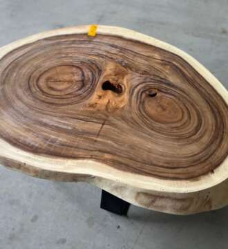 Table basse A29 en suar massif avec cernes circulaires Mazawood