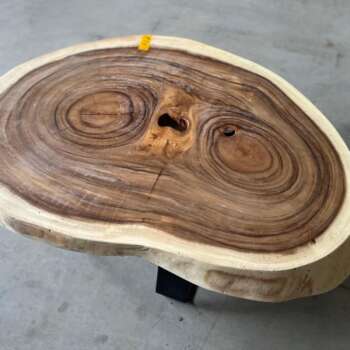 Table basse A29 en suar massif avec cernes circulaires Mazawood