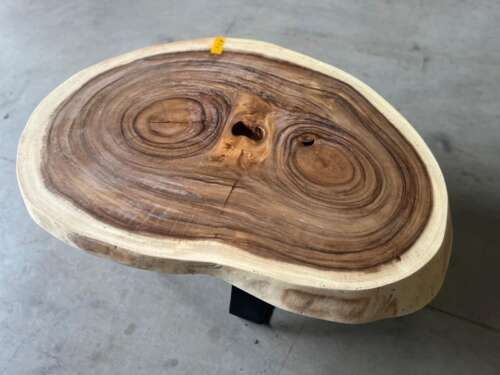 Table basse A29 en suar massif avec cernes circulaires Mazawood