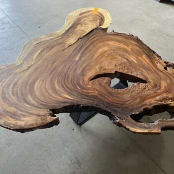 Table basse A31 en suar massif avec ajours naturels Mazawood