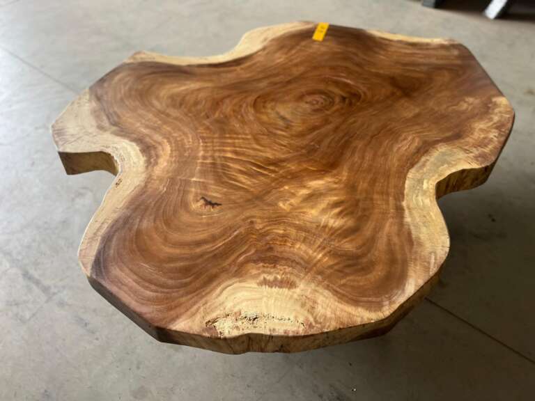 Table basse A9 en suar massif aux courbes douces, Mazawood