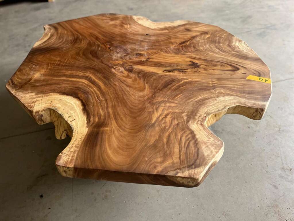 Table basse en suar massif A4 avec plateau organique, Mazawood