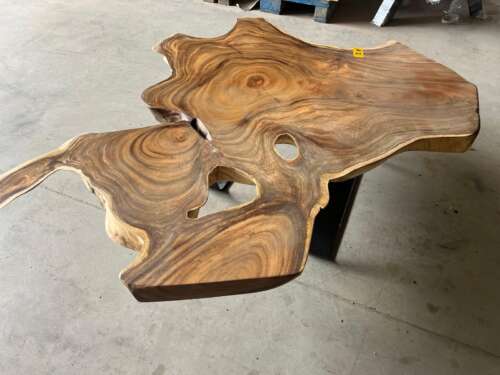 Plateau sculpté de table basse suar A2 avec veinage naturel — Mazawood