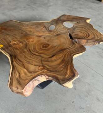 Table basse en suar massif A2 aux formes organiques — Mazawood
