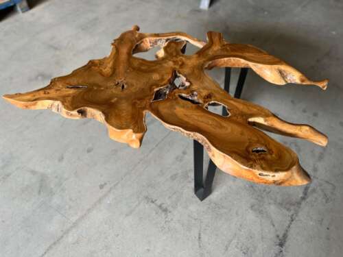 Table en teck massif design aérien et ajouré Mazawood