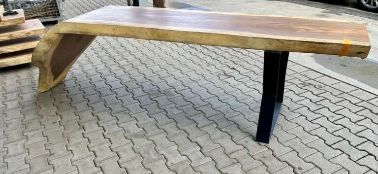 Bureau en suar massif design courbe et pied métal Mazawood