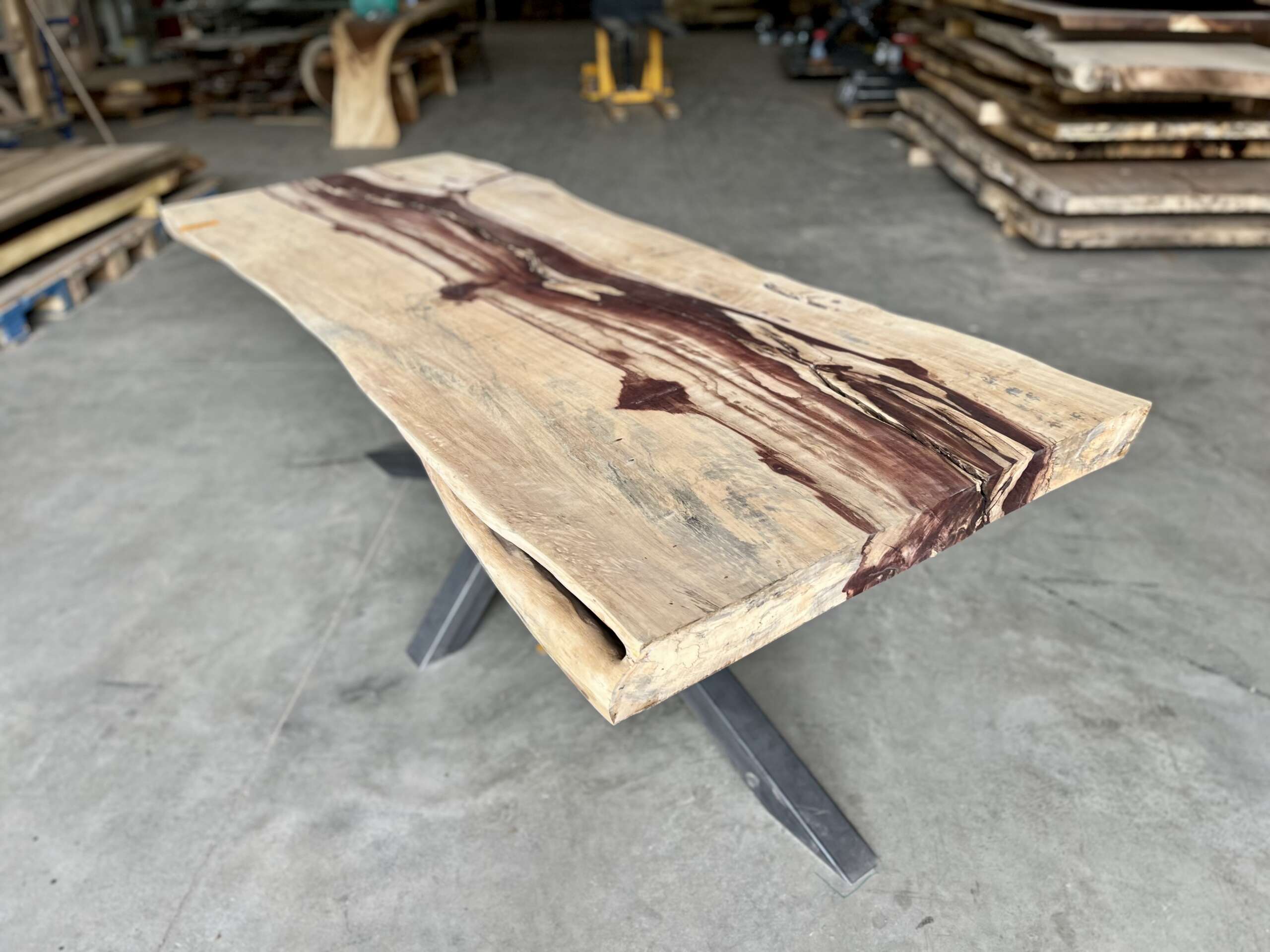 Vue d’un bureau raffiné en palissandre des Indes T11