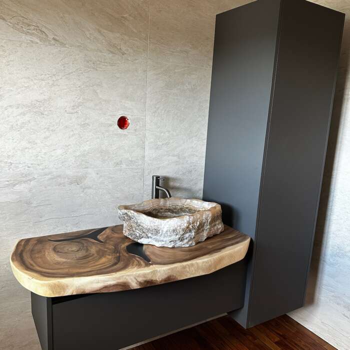 Création artisanale de meuble salle de bain bois design sur mesure