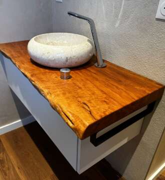 Meuble haut de gamme pour salle de bain en bois massif sur commande