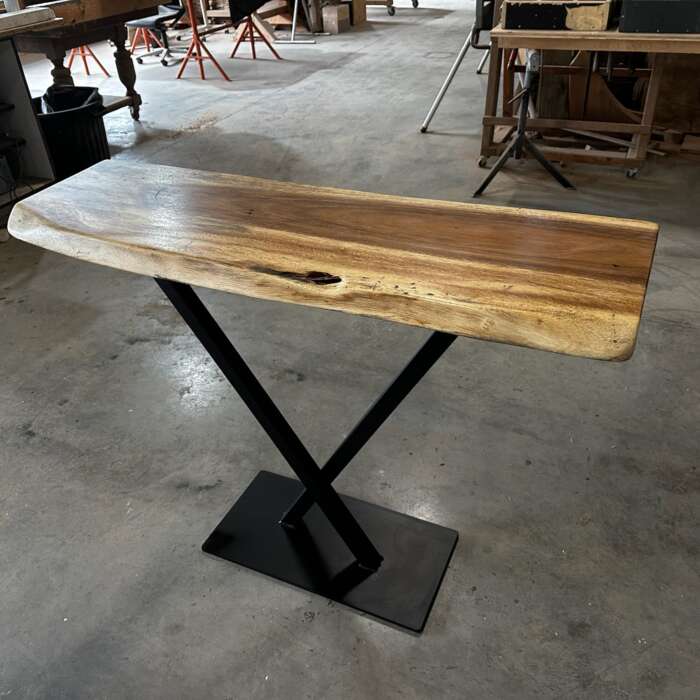 Mobilier artisanal console en bois sur mesure