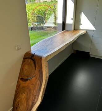 Console en bois naturel intégrée sur mesure
