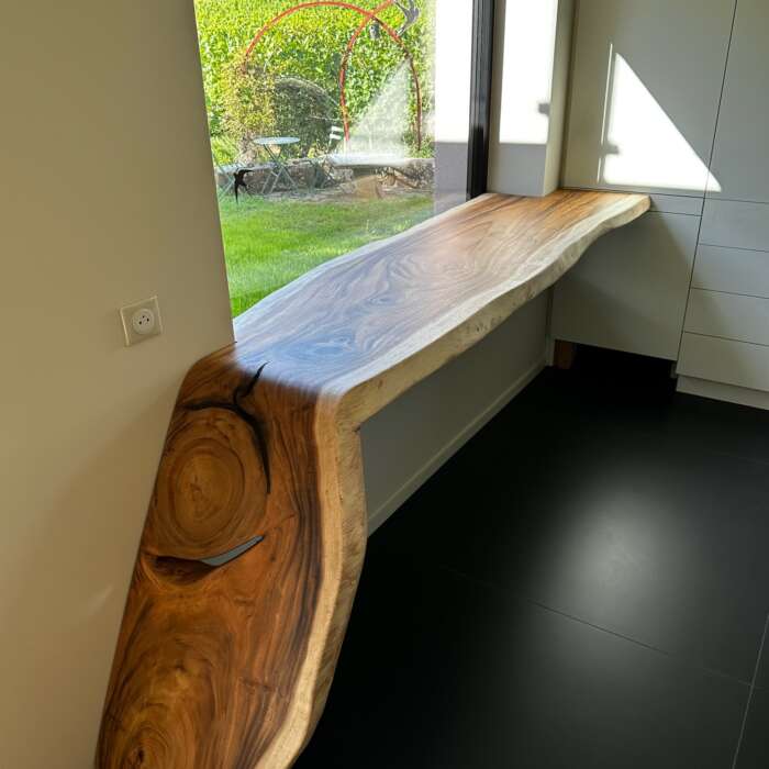 Console en bois naturel intégrée sur mesure