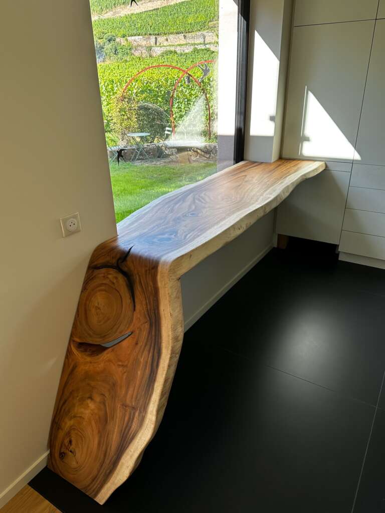 Console en bois naturel intégrée sur mesure