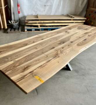 Table en bois noble noyer massif sur mesure avec piétement Pall