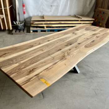 Table en bois noble noyer massif sur mesure avec piétement Pall