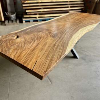 Table en bois exotique suar massif T8 avec piétement Pall
