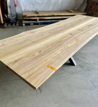 Table en teck massif sur mesure avec piétement Pall